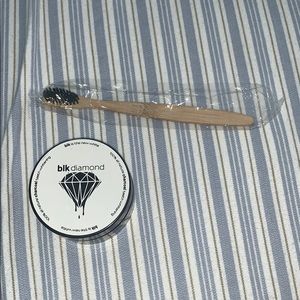 Charcoal teeth whitener